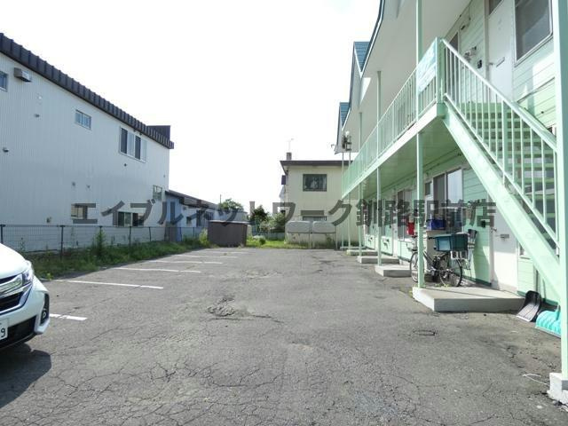 クインヒルズANNEXの駐車場