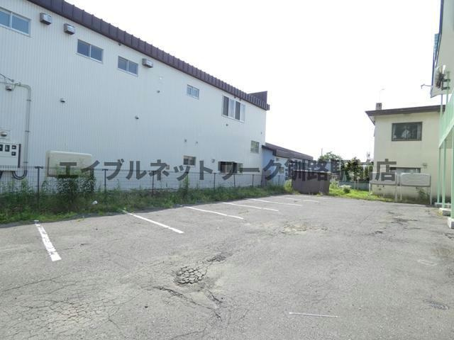 クインヒルズANNEXの駐車場