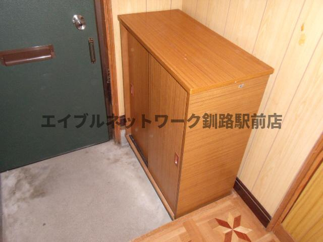 ハイツひまわりの玄関