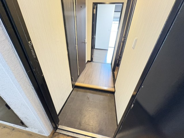 サンパレス市川の玄関