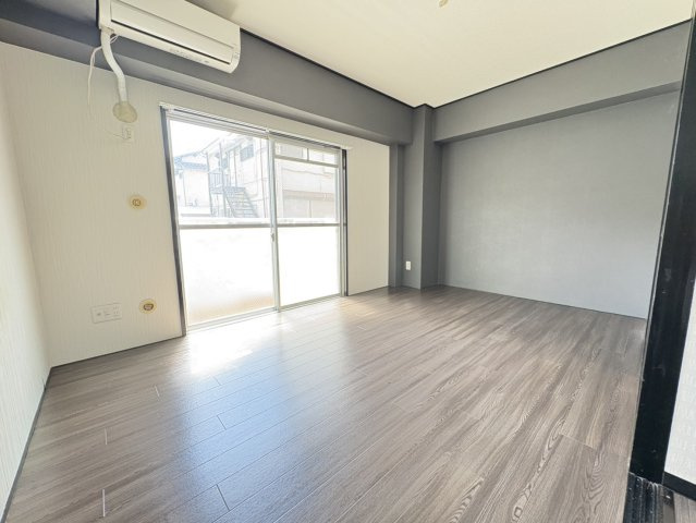 サンパレス市川の居間・リビング