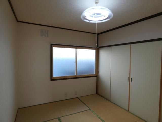 川北町4-17テラスハウスの居間・リビング