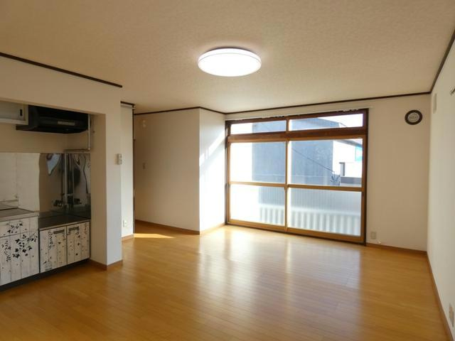 川北町4-17テラスハウスの居間・リビング