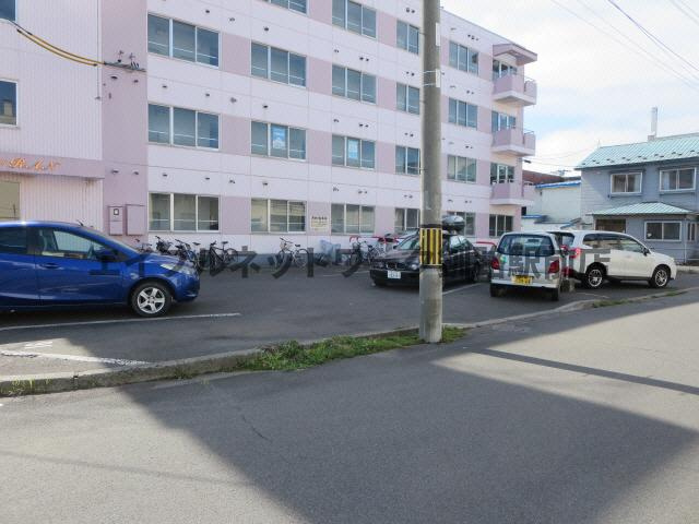 ドミールＲＡＮの駐車場