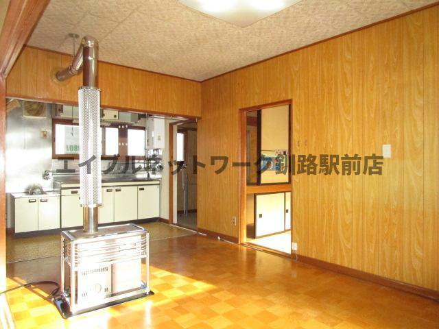 貝塚2-6-44テラスハウスの居間・リビング