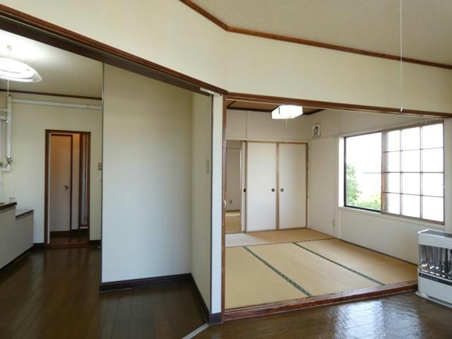 グリーンハイツ（城山）の居間・リビング