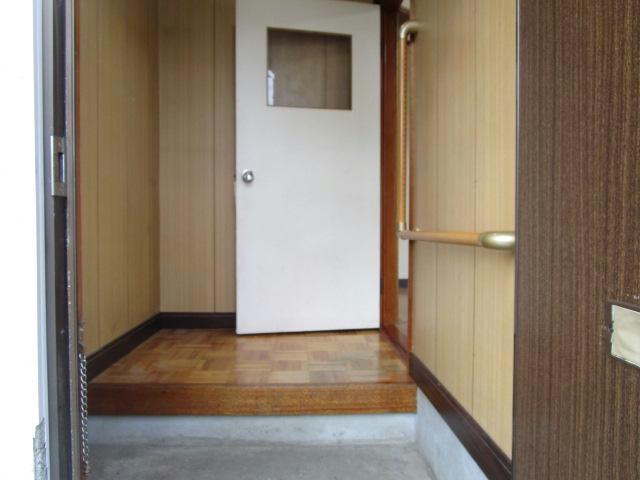 グリーンハイツ（城山）の玄関