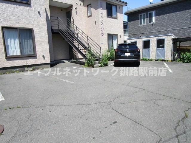第２カトレアハイツの駐車場