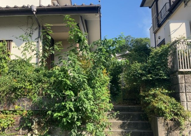 【外観】 | 土地の面積＝住宅面積ではありません。建ぺい率の問題などで、土地のある場所によって住宅を建てられる面積は限られています。高さもしかり、「土地」という言葉の中には、建築条件も含まれると考えておきましょう。