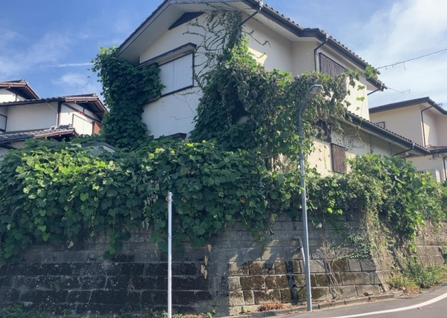 【外観】 | 物件の詳細については、現地を見てわかること以外に、役所や法務局などで調べないとわからないことがあります。そのため、現地に行く場合は、もしこの物件を買ったらどのような生活ができるかをイメージしましょう。
