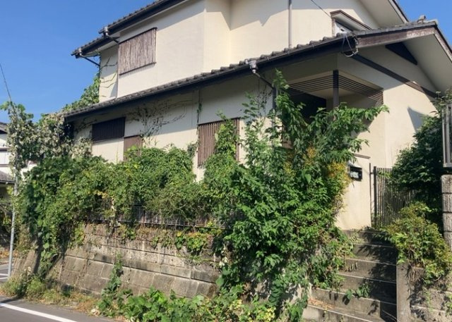 【外観】 | 人が暮らすうえで日光は大切な要素となります。日当たりの良さは譲れないポイントですね。併せて近くに大きな建築物の建築予定がないか、あるいはそれが可能な土地が近くにないか事前に確認することもお勧めします。