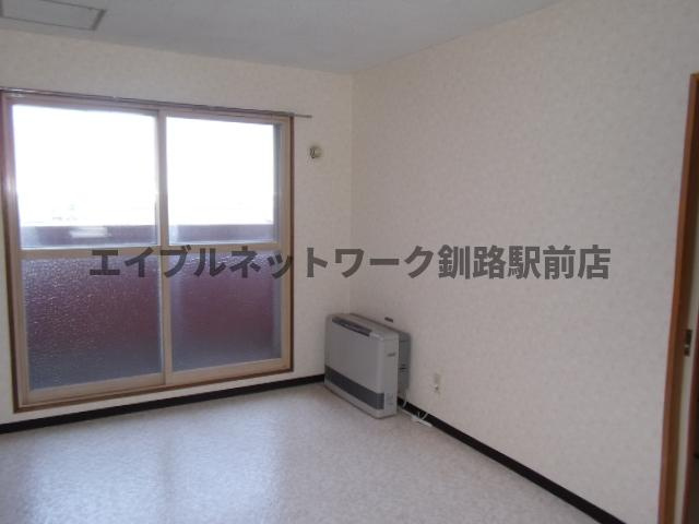 仲浜ハイツの居間・リビング