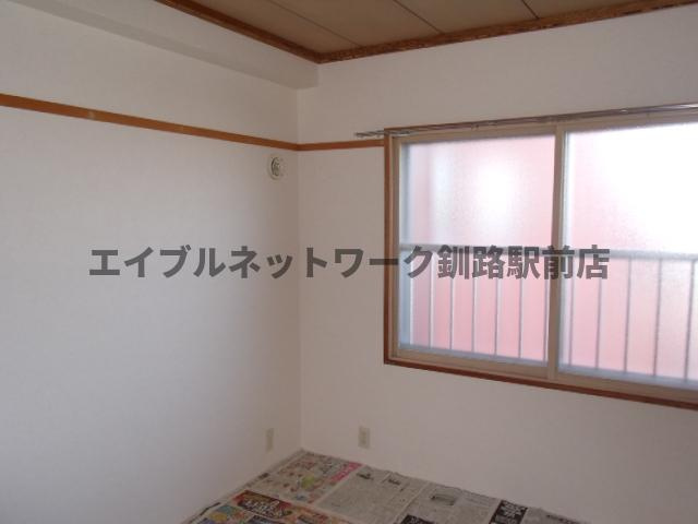 仲浜ハイツの洋室