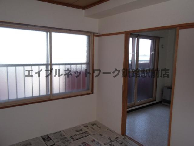 仲浜ハイツの洋室