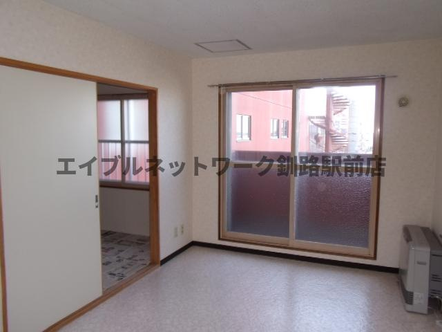 仲浜ハイツの居間・リビング