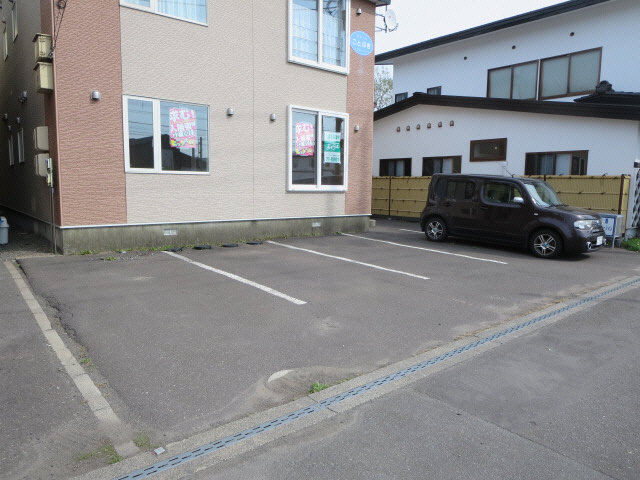 ボヌール寿の駐車場