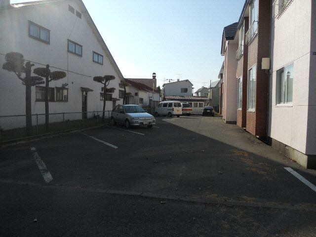 メゾン暁の駐車場