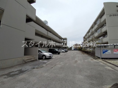 【駐車場】 | パークサイドハイムⅠ | 駐車場があるので、車を買う予定の方も安心です