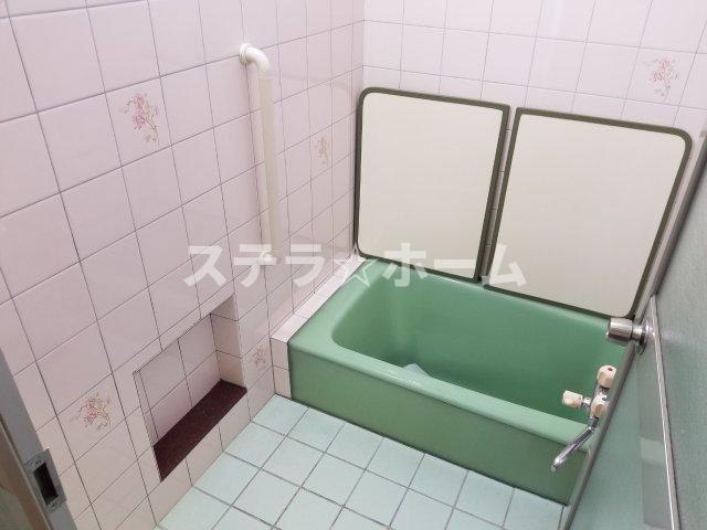 今津南3 中古戸建の浴室|落ち着いた空間のお風呂です