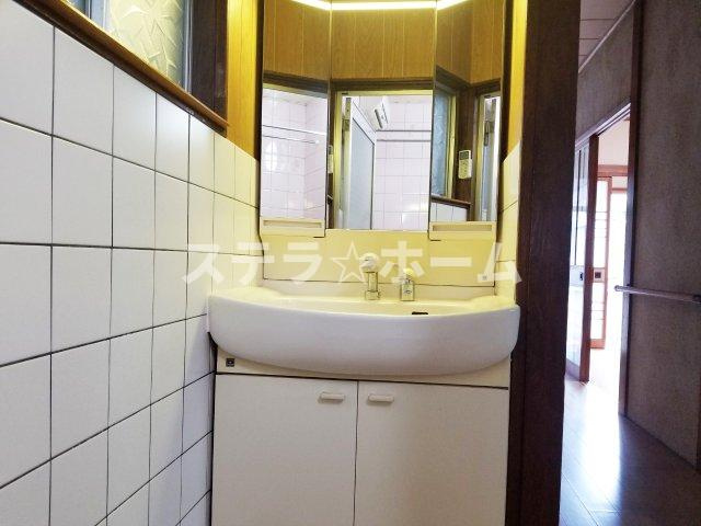 今津南3 中古戸建の独立洗面台|朝の身支度には欠かせない独立洗面化粧台