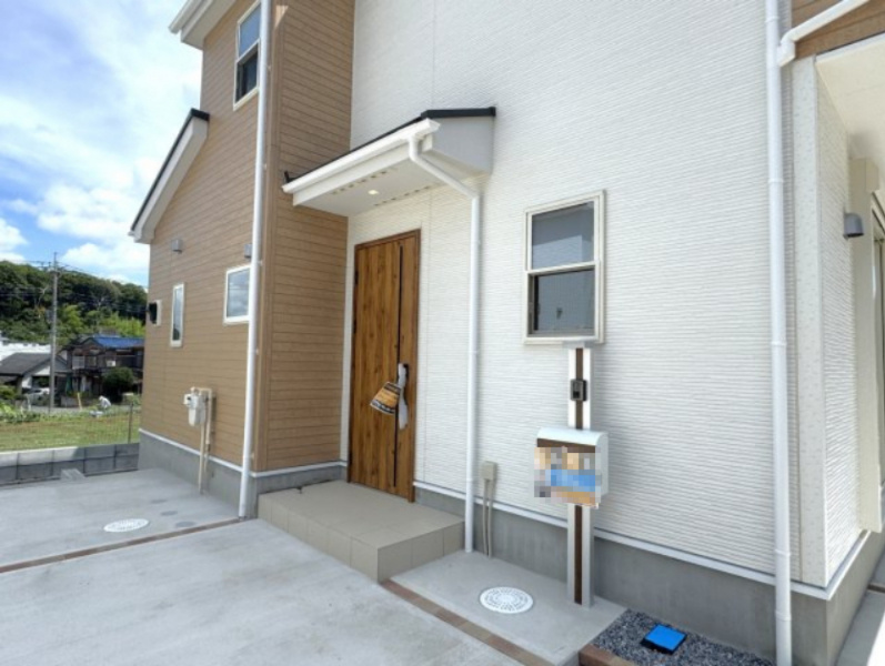 柏市増尾４丁目新築戸建【土小学校：6分】のエントランス|エントランス・玄関ポーチ