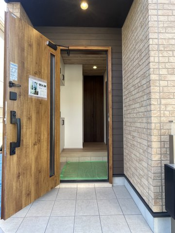 所沢新町新築戸建の玄関