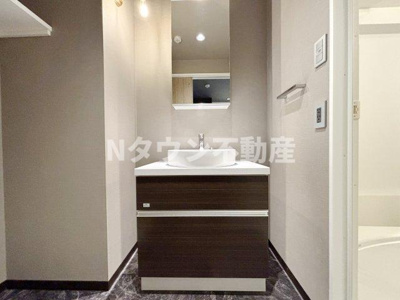 【独立洗面台】 | T’s RESIDENCE NAGOYA | 朝の支度にも助かる、独立の洗髪洗面化粧台
