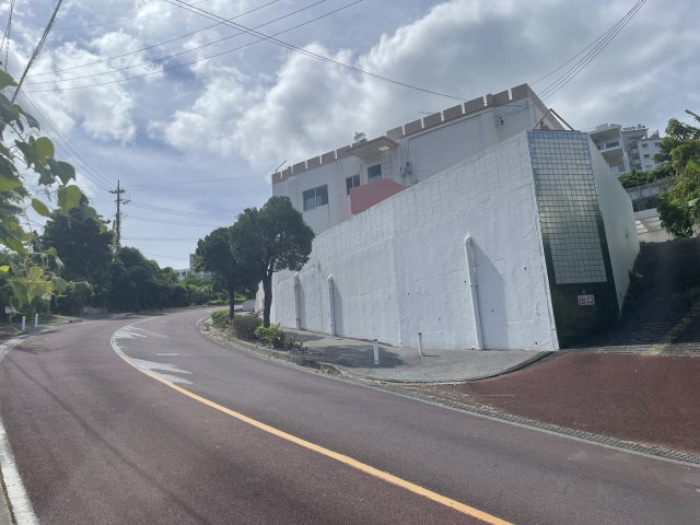 沖縄市比屋根収益物件の外観