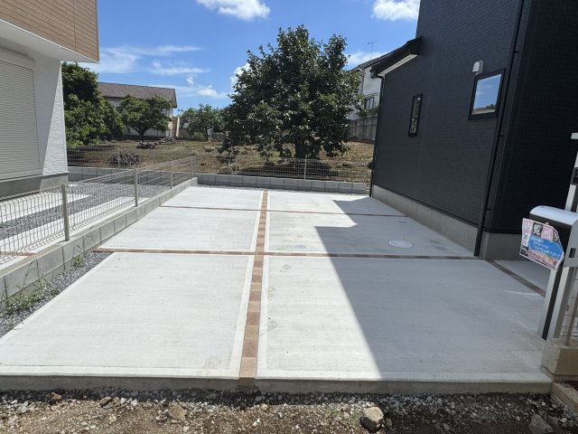 柏市増尾４丁目新築戸建【土小学校：6分】の駐車場|3号棟駐車スペース・並列2台駐車可