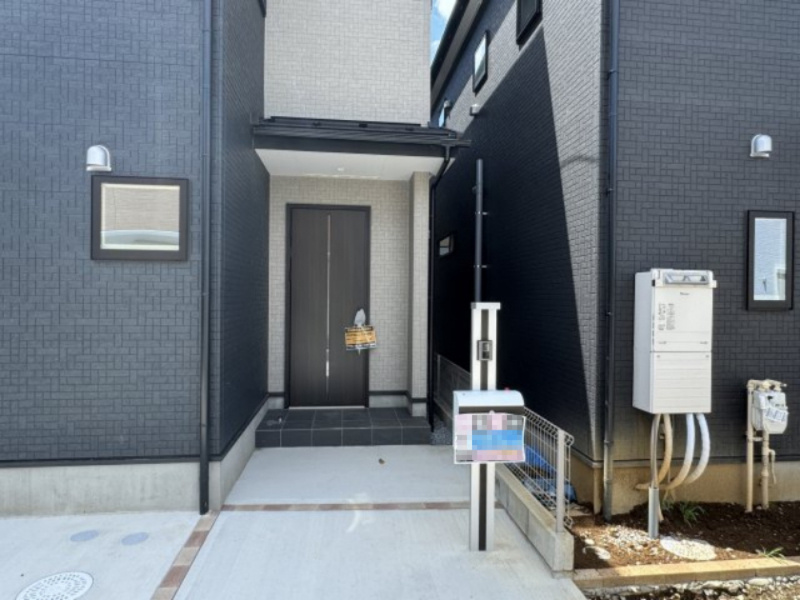 柏市増尾４丁目新築戸建【土小学校：6分】のエントランス|エントランス・玄関ポーチ