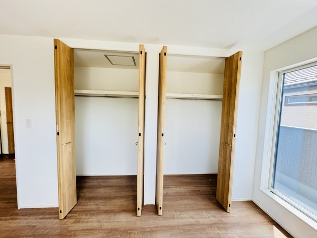 柏市増尾４丁目新築戸建【土小学校：6分】の収納|7.5帖寝室収納・クローゼット２つでたっぷり収納♪