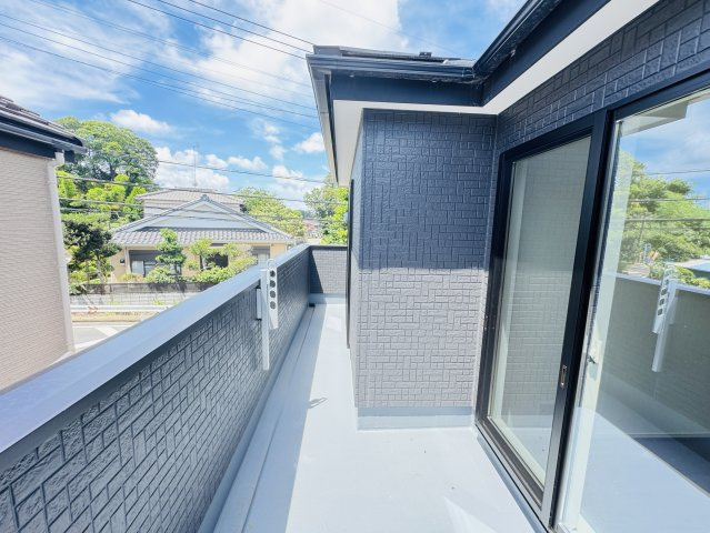 柏市増尾４丁目新築戸建【土小学校：6分】のバルコニー|南向きワイドバルコニー・日当たり良好♪