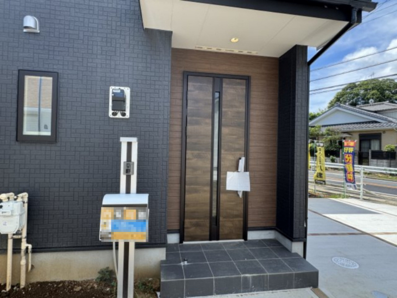 柏市増尾４丁目新築戸建【土小学校：6分】のエントランス|エントランス・玄関ポーチ