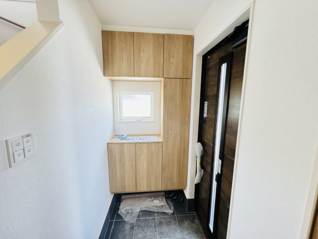 柏市増尾４丁目新築戸建【土小学校：6分】の玄関|玄関ホール・容量たっぷりシューズボックス