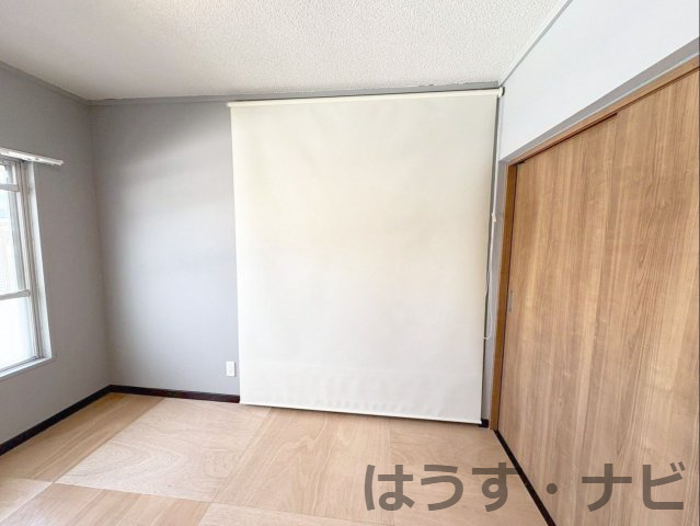《オーナーチェンジ》多の津住宅団地5棟の収納|クローゼット（ロールスクリーン付き）
