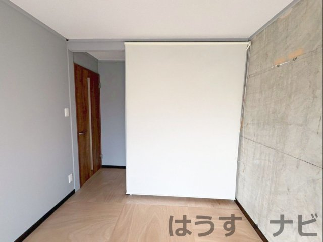 《オーナーチェンジ》多の津住宅団地5棟の収納|クローゼット（ロールスクリーン付き）