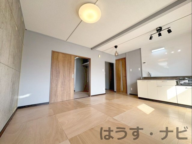 《オーナーチェンジ》多の津住宅団地5棟の居間・リビング|リビング（2026年3月リフォーム完工）