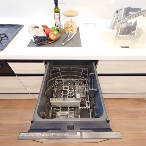 金沢シーサイドタウンさざなみ団地第１住宅１号棟のキッチン|食器洗い乾燥機付きです