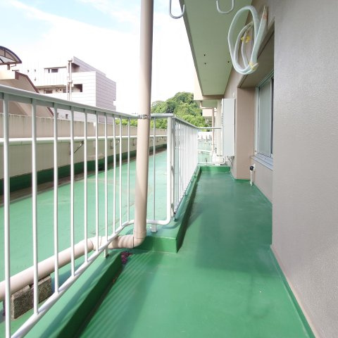 金沢シーサイドタウンさざなみ団地第１住宅１号棟のバルコニー