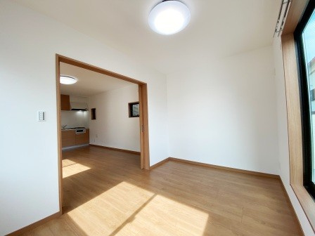 ミラノサラ02の居間・リビング|ゆったりとしたリビングです