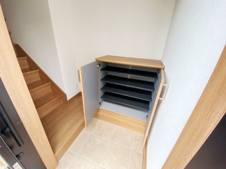 ミラノサラ02の玄関|落ち着いた玄関です