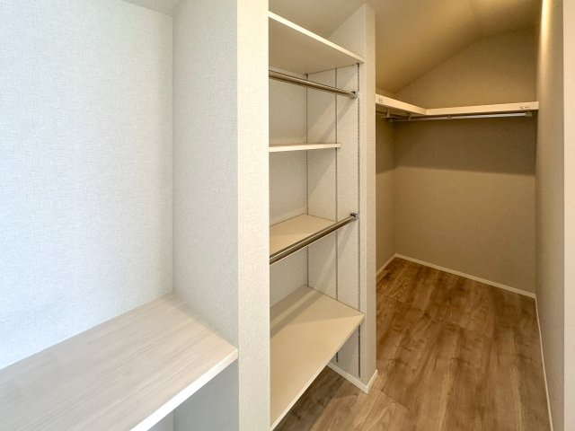 新築分譲［ミラクラス境］の収納|７．０帖主寝室　ウォークインクローゼット
（２０２５年１１月撮影）