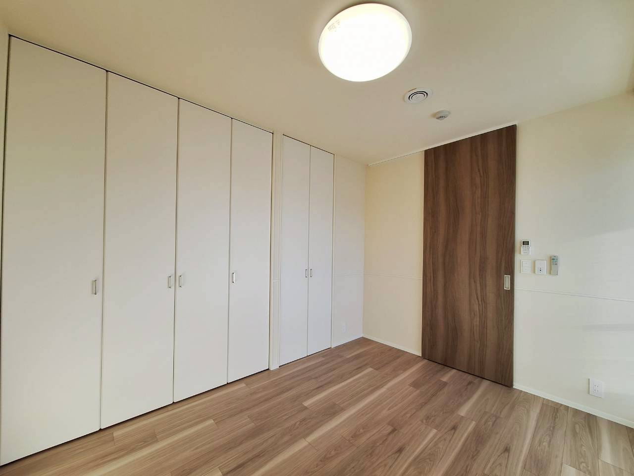 プレミアメゾンの洋室|★5.5帖の洋室★