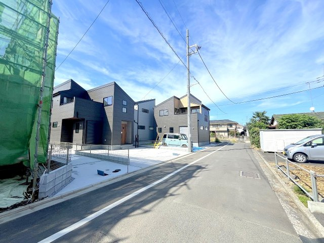 あきる野市牛沼の新築一戸建の前面道路含む現地写真