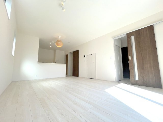 あきる野市牛沼の新築一戸建の居間・リビング