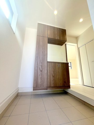 あきる野市牛沼の新築一戸建の玄関