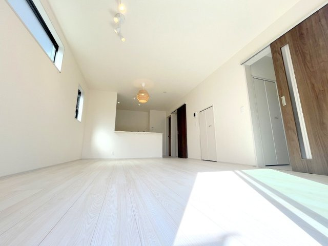 あきる野市牛沼の新築一戸建の居間・リビング