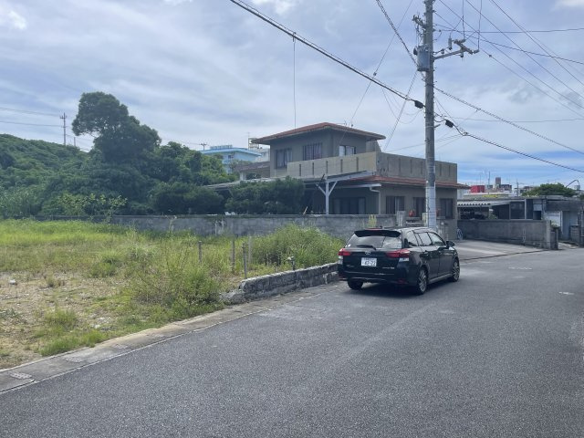うるま市赤道売土地の前面道路含む現地写真