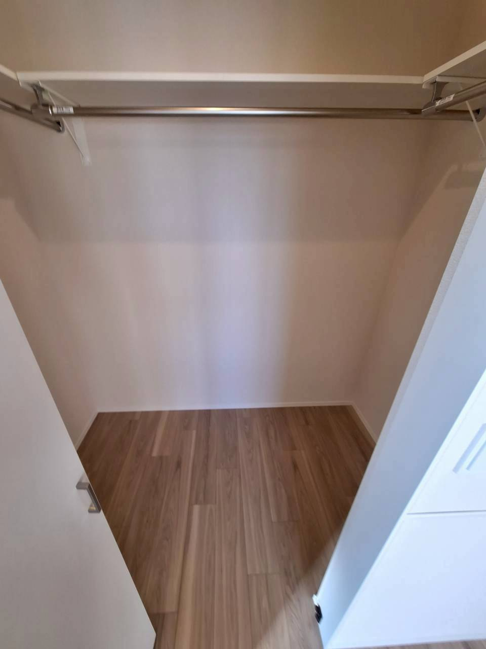 プレミアメゾンの収納|★1.6帖のウォークインクローゼット★