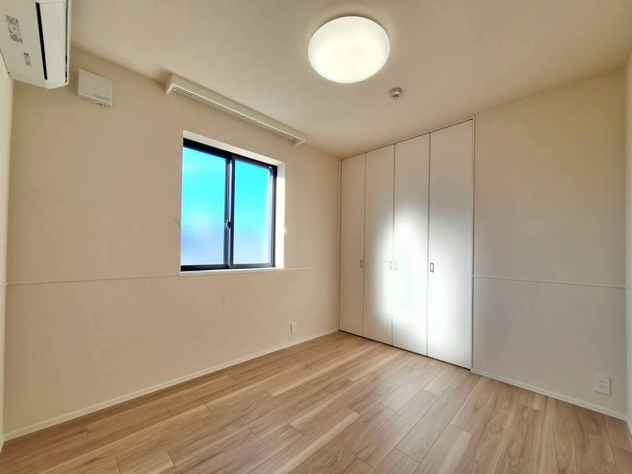 プレミアメゾンの寝室|★5帖の洋室★